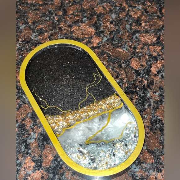 Gold Resin Tray – Handmade Vanity & Jewelry Dish - Picture 2 of 9